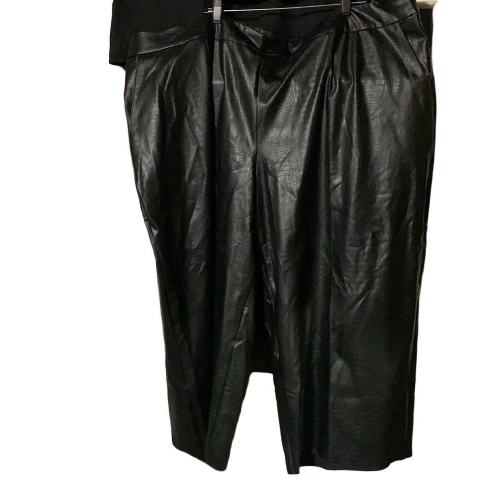 Faux black leather capri pants as 30w